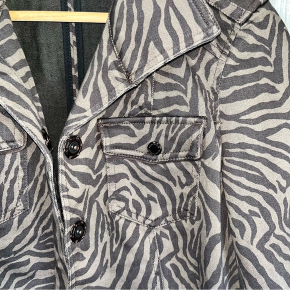 White House Black Market Espresso Brown Zebra Print Denim Jacket Women’s 8 - Picture 5 of 6